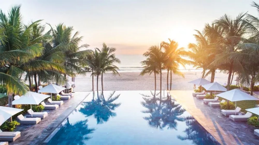 Hồ bơi vô cực ở resort Fusion Maia Đà Nẵng