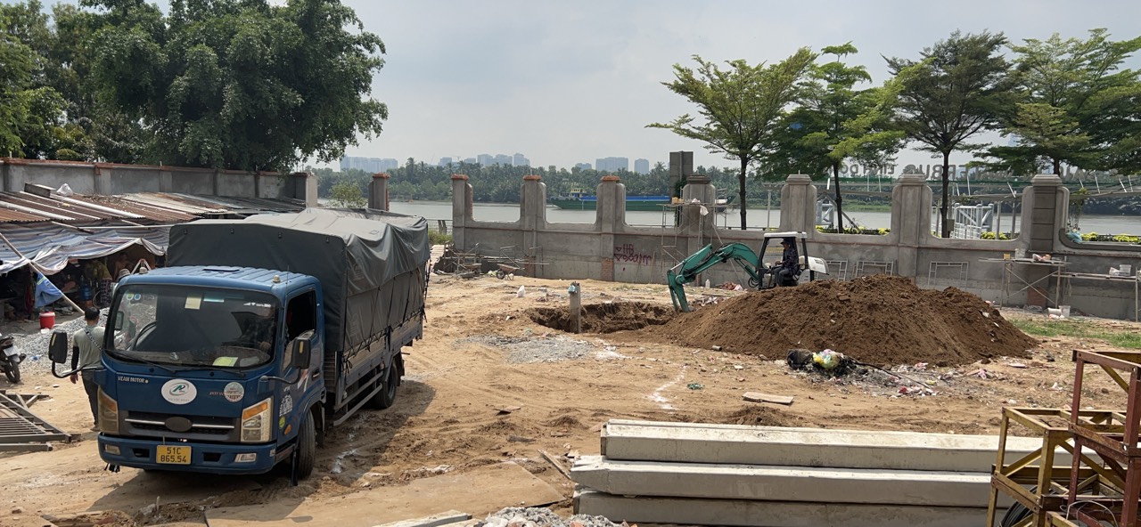các bước xây dựng hồ bơi - bắt đầu đào móng