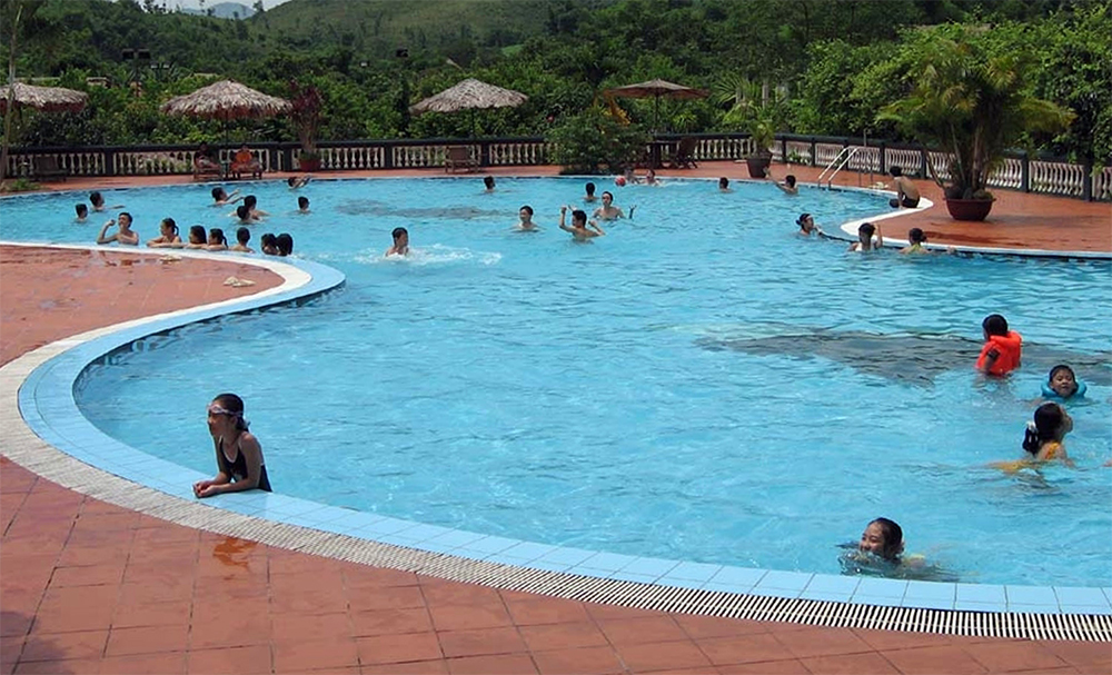 mẫu hồ bơi kinh doanh